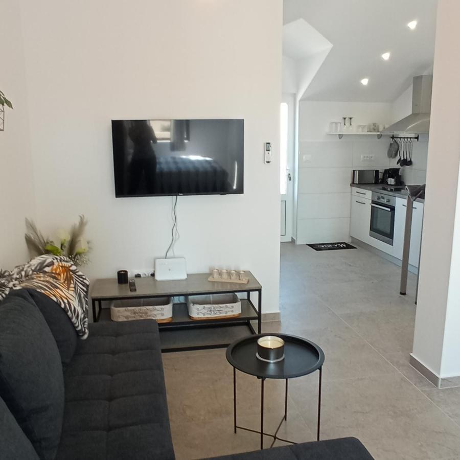 Apartments Lavanda - Free Parking And Grill イェゼラ エクステリア 写真