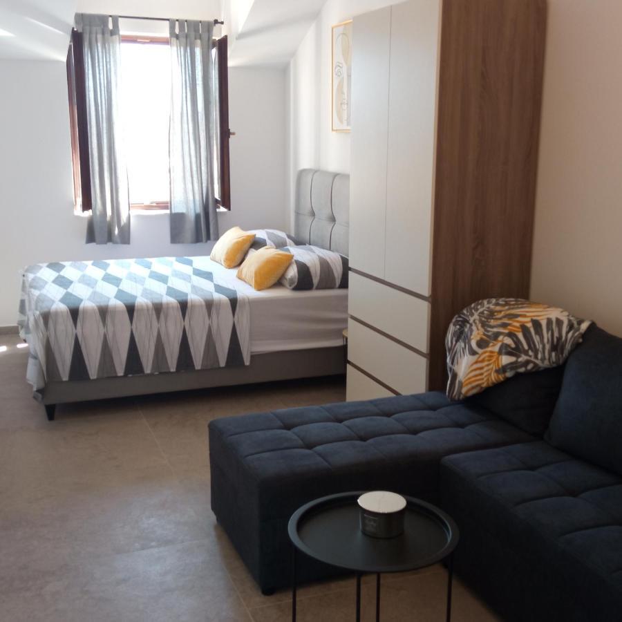 Apartments Lavanda - Free Parking And Grill イェゼラ エクステリア 写真