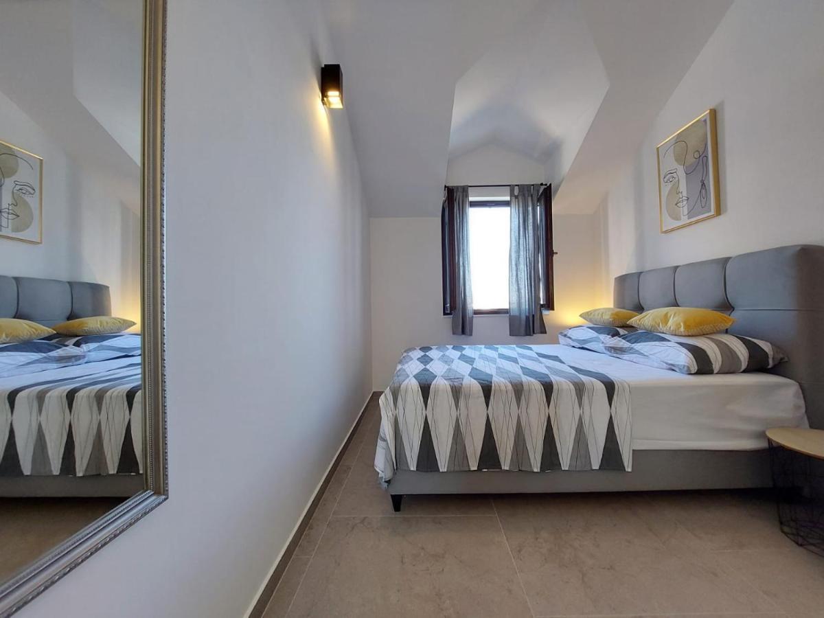 Apartments Lavanda - Free Parking And Grill イェゼラ エクステリア 写真