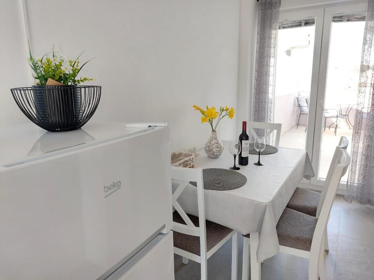 Apartments Lavanda - Free Parking And Grill イェゼラ エクステリア 写真