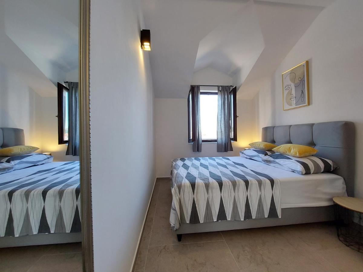 Apartments Lavanda - Free Parking And Grill イェゼラ エクステリア 写真