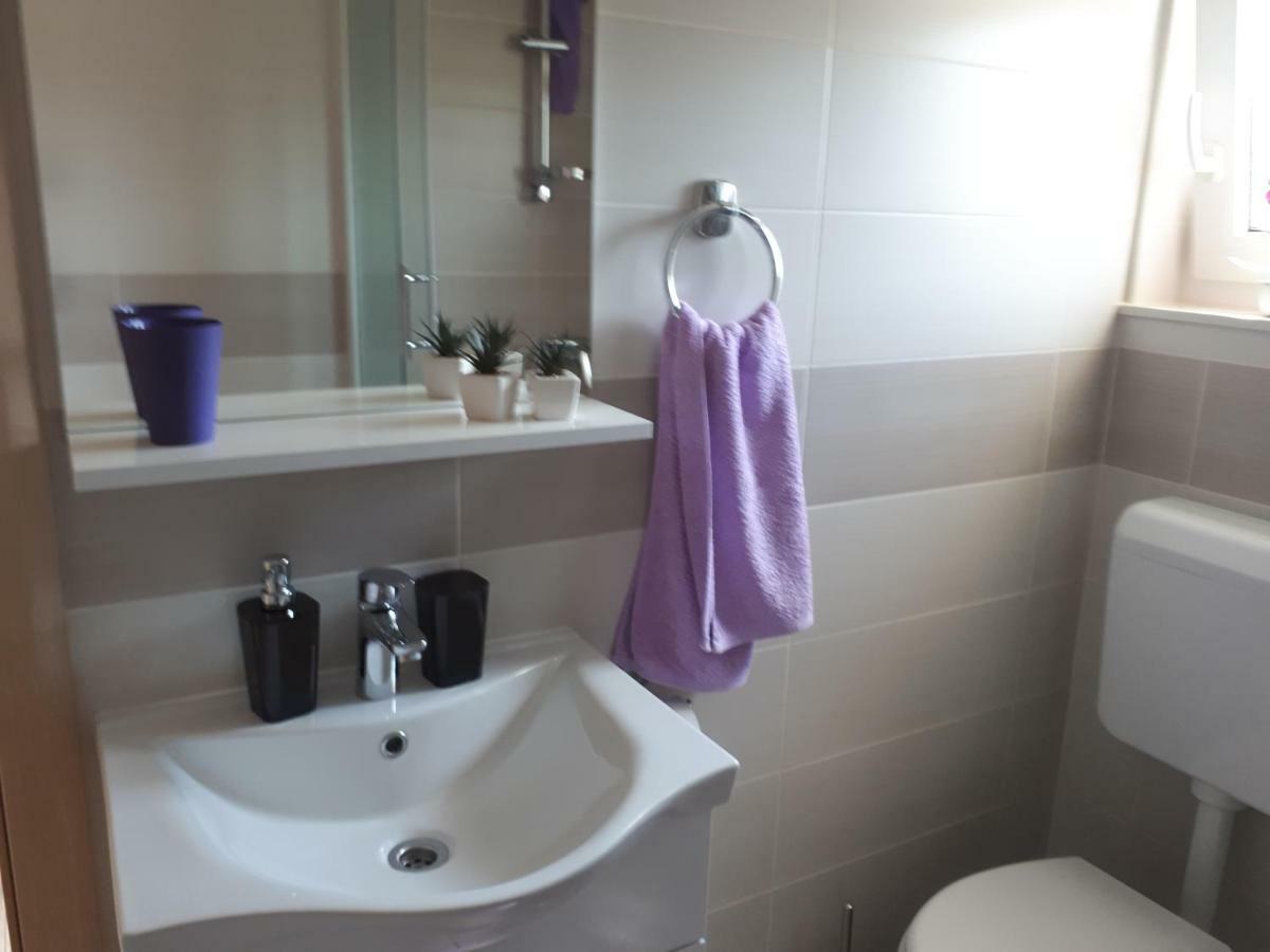Apartments Lavanda - Free Parking And Grill イェゼラ エクステリア 写真