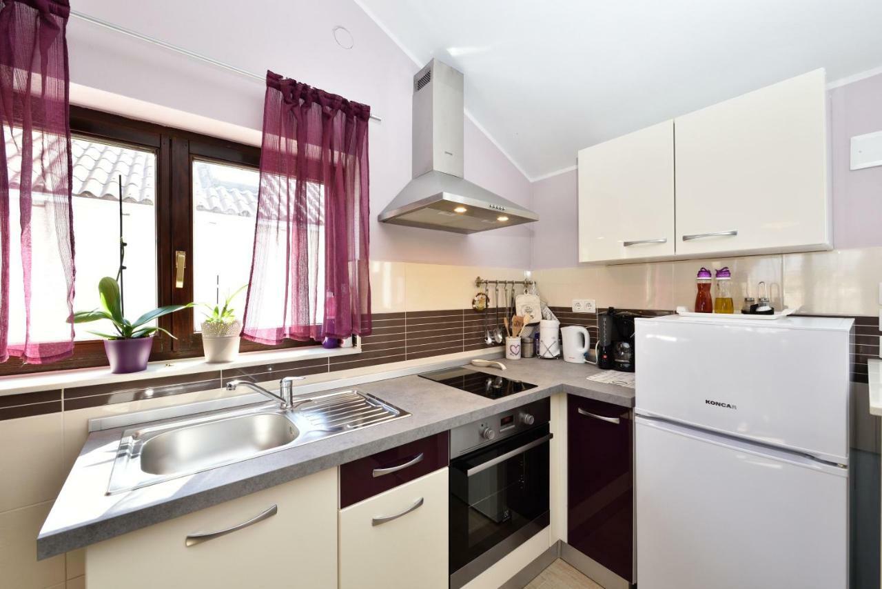 Apartments Lavanda - Free Parking And Grill イェゼラ エクステリア 写真