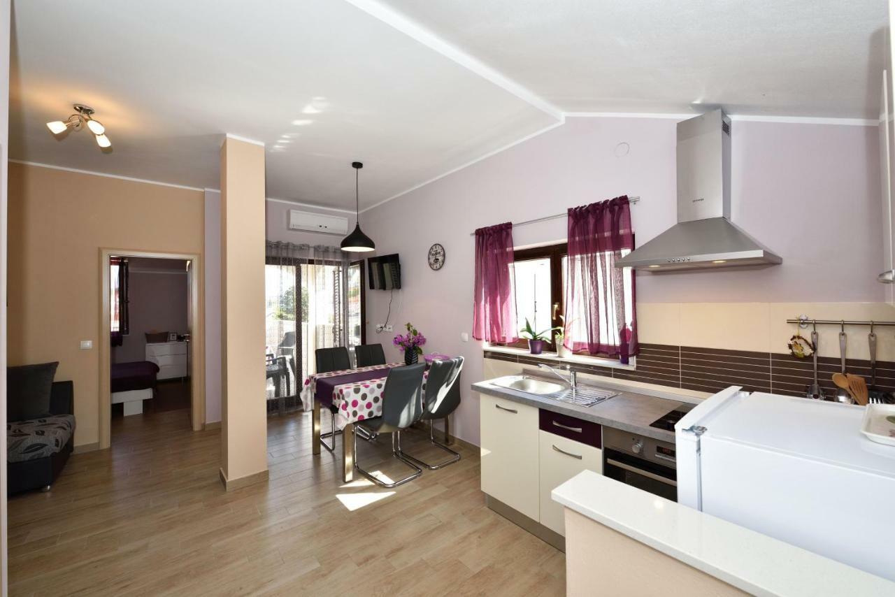 Apartments Lavanda - Free Parking And Grill イェゼラ エクステリア 写真