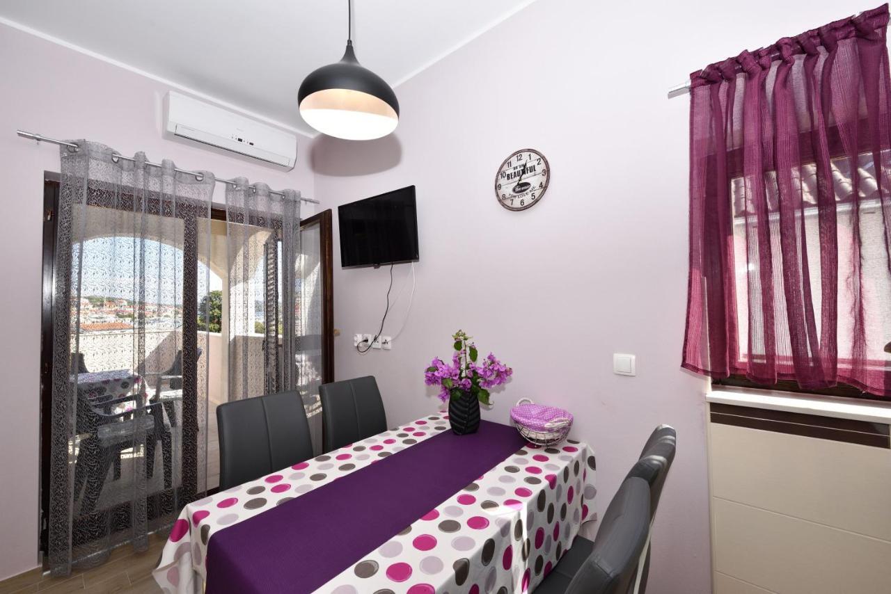 Apartments Lavanda - Free Parking And Grill イェゼラ 部屋 写真